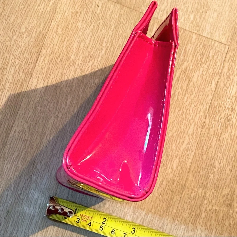 YSL BEAUTY SIGNATURE HOT PINK PATIENT SNAP CLUTCH MAKEUP BAG